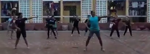 Clip: Thầy giáo trường Sư phạm nhảy Zumba như vũ công chuyên nghiệp