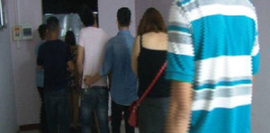 Kiểm tra quán massage, phát hiện 5 cặp nam nữ đang mua bán dâm