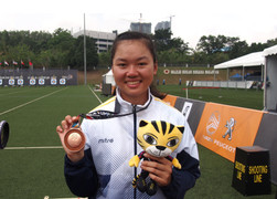 Châu Kiều Oanh: Cô gái bé nhỏ từng không kéo được cung vừa phá kỷ lục SEA Games