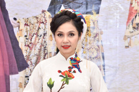 Việt Trinh, Hoa hậu Sương Đặng đẹp mặn mà trong trang phục áo dài