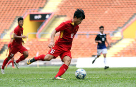 Công Phượng: Ngã sấp mặt vẫn như con hổ lao