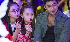 Bảo Ngậu 'Người phán xử' được fan nhí vây quanh