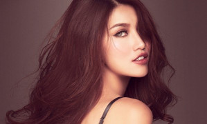 Chế Nguyễn Quỳnh Châu khoe ngực đầy, 'nổi loạn' với hình tượng cực quyến rũ