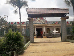 Con trai bí thư xã bị tố nổ súng bắn người trước quán karaoke