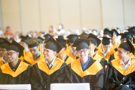 Hiệu trưởng tuyên bố ‘giải thoát’ cho sinh viên trong lễ tốt nghiệp 'gây sốt' dân mạng