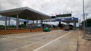 Xây BOT 8 km, thu phí giá 'cắt cổ' khiến dân bức xúc