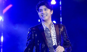 Noo Phước Thịnh đẫm mồ hôi, ‘cháy’ hết mình cùng khán giả thủ đô