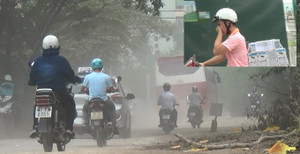 Video: Nín thở đi qua con đường 'bão bụi' dày đặc chưa từng thấy giữa Thủ đô