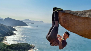 'Ngã ngửa' với sự thật đằng sau mỏm đá sống ảo gây bão mạng xã hội ở Brazil