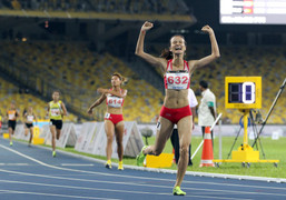 Xem Vũ Thị Ly bỏ xa đối thủ trên đường chạy 800m