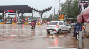Video: Trạm BOT Biên Hoà đặt 'nhầm chỗ', hàng nghìn phương tiện cày nát đường dân sinh