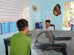 Xô xát trong lúc say xỉn, thanh niên nổ súng bắn bạn học