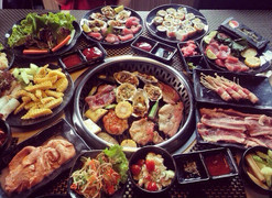 Top quán buffet sang chảnh ngay trung tâm Hà Nội giá cực 'mềm' khiến giới trẻ phát sốt