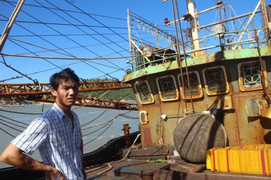 Tàu vỏ thép đắp chiếu ở Bình Định: Công ty đóng tàu dọa kiện Bộ Nông nghiệp và ngư dân