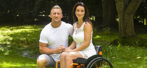 Phép màu kỳ diệu với người mẹ trẻ bị chồng bỏ rơi khi bại liệt