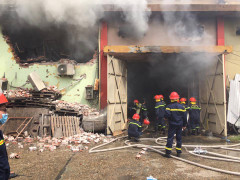 Video: Nhân chứng kể lại phút kho hàng ở cảng Hà Nội bốc cháy dữ dội