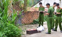 Tá hỏa phát hiện bé gái sơ sinh nằm bất động trong giỏ xách ven đường