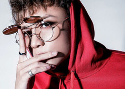 Soobin Hoàng Sơn livestream, tham gia tour diễn xuyên Việt mừng tân sinh viên