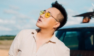 'Thánh mưa' Trung Quân kể chuyện tình buồn trong MV mới