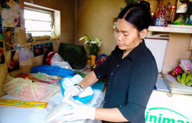 Gặp người đàn bà nhặt rác chôn cất hàng vạn hài nhi bị bỏ rơi ở Hà Nam