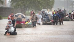 Hàng loạt bệnh viện ở Mỹ mất nguồn nước sạch do bão Harvey