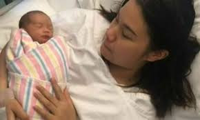 Bác sĩ Australia bỏ quên kim trong bụng sản phụ người Việt