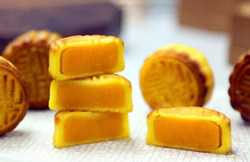 Mục sở thị quá trình làm bánh trung thu siêu đắt, giá vài triệu đồng