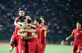 Đá kém cỏi, tuyển Việt Nam thắng xấu hổ Campuchia