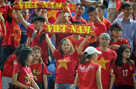 Việt Nam thắng nhọc Campuchia: Cần động viên hơn là mắng nhiếc