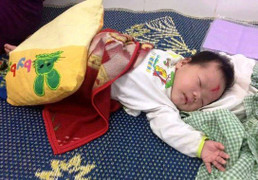 Bé gái 3 tháng tuổi bị bỏ rơi ở ngã ba đường cùng lá thư của người mẹ