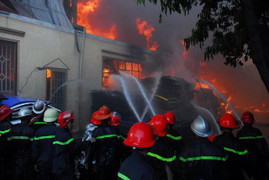 3 chiến sĩ cảnh sát thương vong khi chữa cháy nhà kho ở TP.HCM