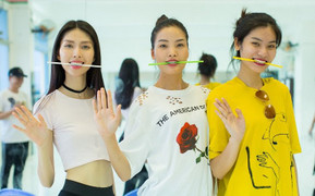 Giám khảo Nam Trung bắt Top 3 Next Top Model ngậm ống hút tập cười