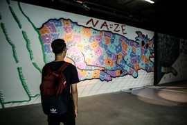 Giới trẻ 'sốt' vì tranh 'siêu thực' của họa sĩ đương đại Nhật Bản Naze tại VCCA