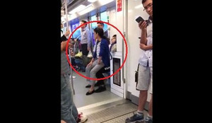 Không được nhường ghế, phụ nữ trung niên bức xúc ngồi lên đùi trai trẻ