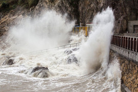 Siêu bão Talim gây mưa lớn tại Đài Loan, chuyển hướng đến Nhật Bản