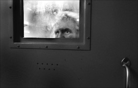 Sự khủng khiếp và những tác động đáng sợ của tù biệt giam