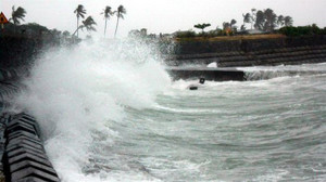 Trực tiếp: Bão số 10 giật cấp 15 tiến vào bờ biển Hà Tĩnh - Quảng Bình