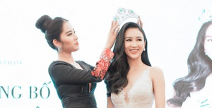 Nam Em trao vương miện 'Hoa hậu Trái đất Việt Nam' cho Á hậu Hà Thu