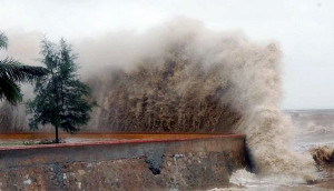 Trực tiếp bão số 10: Bão đang quần thảo dữ dội Hà Tĩnh - Quảng Bình