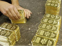 Giá vàng hôm nay 17/9: Đà tăng hãm lại nhưng vẫn ở mức cao