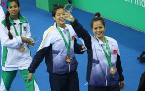 AIMAG 5: Việt Nam có huy chương đầu tiên, futsal thua khó tin