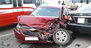 3 ô tô tông liên hoàn trên cầu Thăng Long