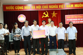 Vietcombank trao 1 tỷ đồng ủng hộ đồng bào miền Trung bị thiệt hại do cơn bão số 10