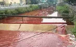 Bí ẩn dòng sông máu đỏ tươi, bốc mùi tanh nồng ở Trung Quốc