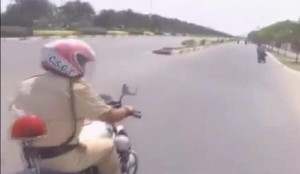 Khoe clip chạy trốn CSGT trên mạng, thanh niên bị phạt 7 triệu đồng