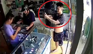 Thanh niên 'đẹp trai' giả vờ chụp ảnh tự sướng, cướp iPhone nhanh như chớp