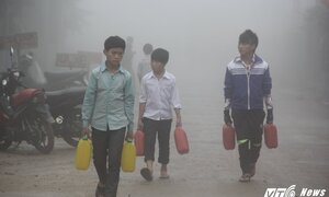 Miền Tây Nghệ An: Người dân ùn ùn vào bản tìm nước sạch