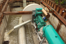 Chỉ 13 phút, tuyến đường ngập nặng ở Sài Gòn được máy bơm 'thần tốc' hút hết sạch nước