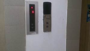 Cứu sống chàng trai chấn thương nặng do thang máy rơi từ độ cao 15 m