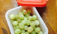 Cô gái may mắn lấy chồng được ăn nho lột vỏ từng quả, lựu tách hẳn ra dĩa là ai?